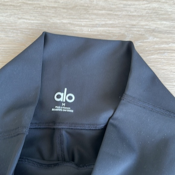 ALO Yoga High-Waist Airlift Legging - Picture 8 of 9